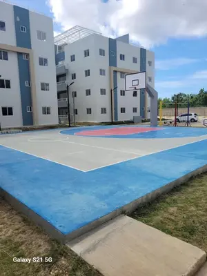a basketball court in front of a building at Solo para dos in La Romana