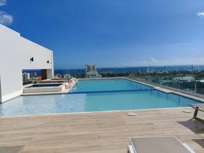 a large swimming pool on the roof of a building at Style and Confort Apart Villa Palmera in Santo Domingo