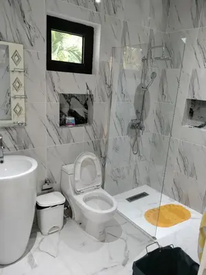 a white bathroom with a toilet and a sink at Vacacional las pascualas in Sánchez