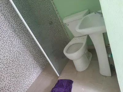 a bathroom with a toilet and a sink at Una tarde trankilo in Sabana de Nisibón