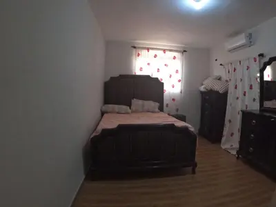 a bedroom with a large bed and a window at Hotel Mi Propio Esfuerzo in Vicente Noble