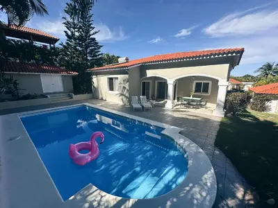 a swimming pool with a pink swan in a yard at Casa Caipirinha Encuentro in Cabarete