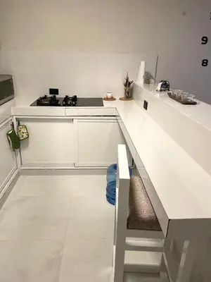 a white kitchen with a counter and a stove at Heaven apart cerca del aeropuerto parqueo incluído TAXI DISPONIBLE in Monte Adentro