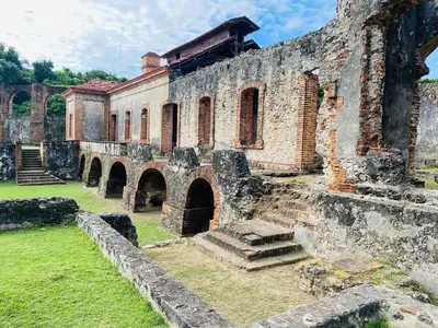 an old stone building with stairs and grass at APE Dream Villa in Itabo
