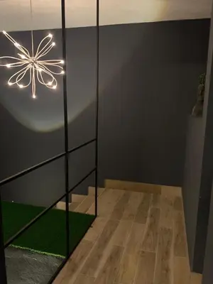 a room with a glass wall with a chandelier at Acogedor Penthouse de 2 habitación in Santiago de los Caballeros