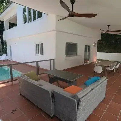 Spacious Apartment w Pool