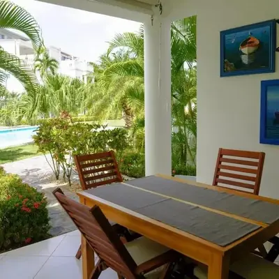 Gorgeous apartment steps to Playa Punta Popy