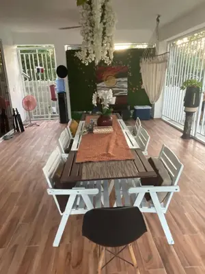 a dining table and chairs in a living room at Villa Tulum in San Cristóbal