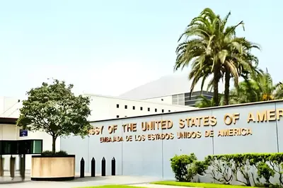a building with a sign that reads gulf of the united states of america at LD House Luxury Próximo embajada EEUU in Jacagua
