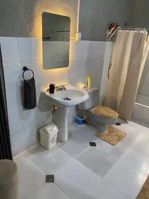 a bathroom with a sink and a toilet and a mirror at Habitación a 15min del aeropuerto in La Caleta