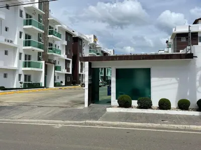 a building with a green door on the side of a street at Exclusive Luxury Apartment with Pool in Santiago de los Caballeros