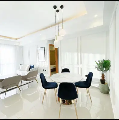 a dining room with a table and chairs at Apartamento boca chica in Andrés