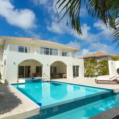 Stunning 4 BR Luxury Villa