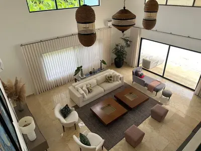 an overhead view of a living room with a couch and chairs at Villa paraíso in Juan Dolio