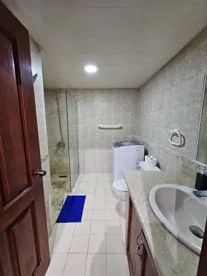 a bathroom with a shower and a toilet and a sink at Jardines del Mar Todas las Amenidades Reserva Inmediata in Villas del Mar