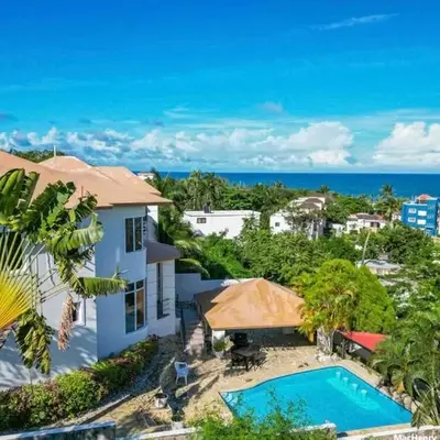 Villa with Oceanviews for All Types of Travelers