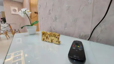 a remote control sitting on top of a table at Modern and Luxury apartment in La Grúa