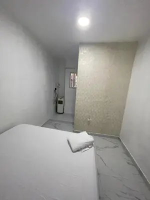a small white room with a bed and a small appliance at Apartamento 2 in Cancino