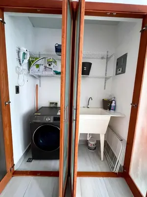 a washing machine in a small kitchen with a sink at Comodo departamento centrico SD in Santo Domingo