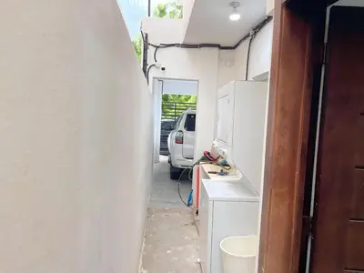 a kitchen with a van parked in a garage at Villa súper cómoda 3 habitaciones con piscina in Juan López