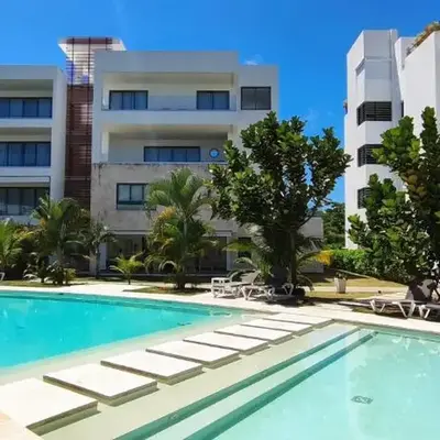 AMAR'E beach front apartment overlooking pool
