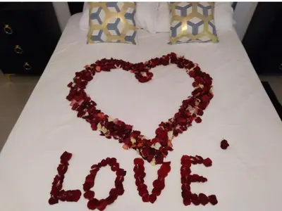 a heart made out of roses on a bed at El Rincon de Sanchez