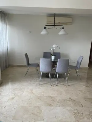 a dining room with a table and chairs at Amplio y acogedor apto céntrico de 3 habitaciones in Santo Domingo