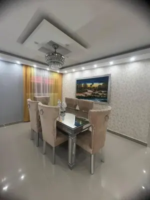 a dining room with a glass table and chairs at Moderno y amplio apartamento en Santiago in Carlos Guerra