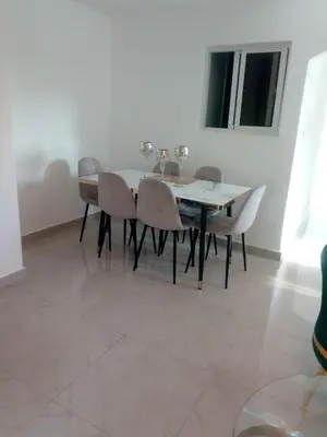 a dining room with a table and chairs at Comodo y acogedor apartamento en Los Mameyes in Los Tres Ojos de Agua