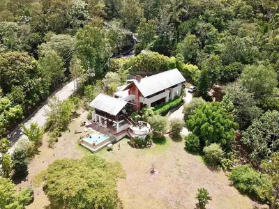 an aerial view of a house in the woods at Villa del Pino en Quintas del Bosque in Jarabacoa