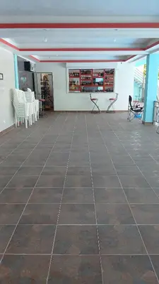 a room with a tile floor and tables and chairs at Paraíso Vacacional FERNANDO in Polo
