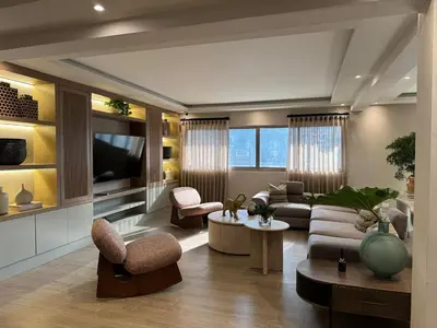 a living room with a couch and a tv at Caonabo35 Elegancia Boutique en Santo Domingo1 in Santo Domingo