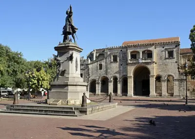 a statue in a courtyard in front of a building at Hotel Gazcue in Santo Domingo