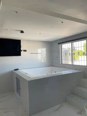 a white kitchen with a large counter and a window at Bella casa en lo alto in El Seis