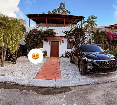 a car parked in front of a house with a frisbee at Hermosa villa familiar in Colorado