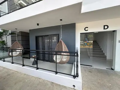 a store front with two baskets on a balcony at Residenza in Santiago de los Caballeros