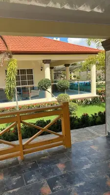 a wooden bench in front of a house at Villa La Perla in Pimentel