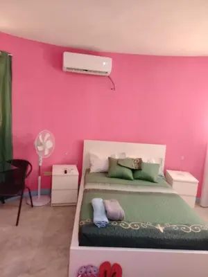 a bedroom with a pink wall and a bed at Carvajal in El Higo