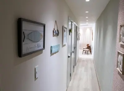 a hallway with white walls and a picture on the wall at Beach Pool Jacuzzi Wifi Netflix Gym 5 Guests in Villas del Mar