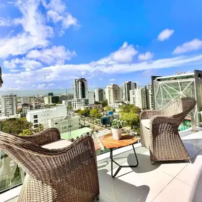 Upscale Centric Apt