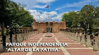 a building with a flag on top of it at Apartamento Las Carreras in Santo Domingo