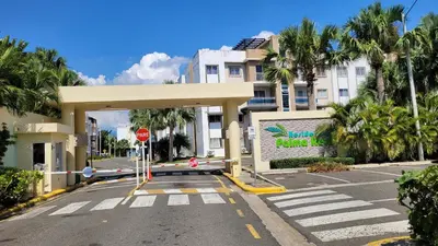 an empty parking lot with a stop sign in front of a building at Beautiful apartment near STGO airport in Santiago de los Caballeros