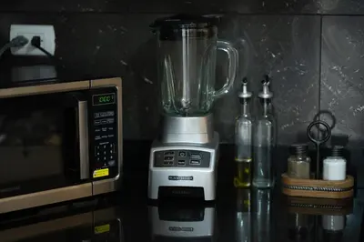 a blender sitting on a counter next to a microwave at Luxurious Apartment with pool near airport in Santiago de los Caballeros