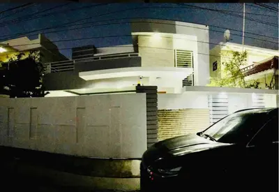 a black car parked in front of a house at Hermosa Casa familiar en las orquideas LR in La Romana