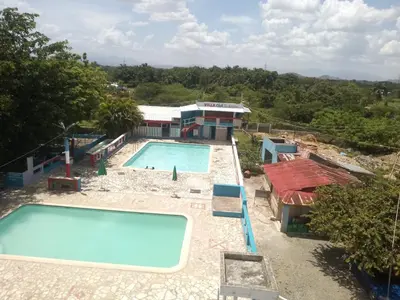 an overhead view of a swimming pool on a house at Villa club turístico tu ancla in Los Alcarrizos