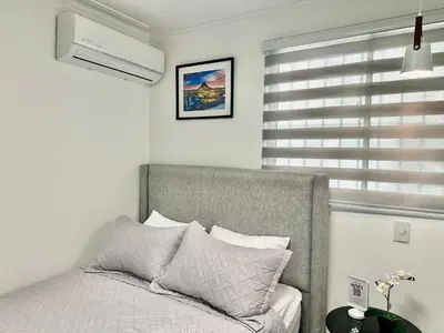 a bedroom with a bed and a window at RoblestRoom in Santiago de los Caballeros