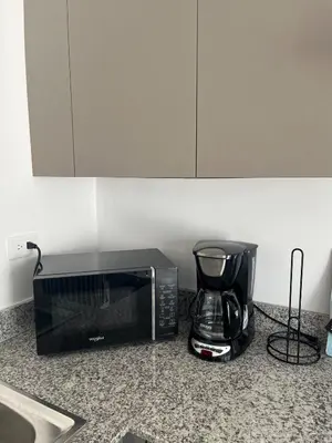 a microwave and a coffee maker on a kitchen counter at apartamento exclusivo con jacuzzi, piscina y vista al lago in Las Terrenas