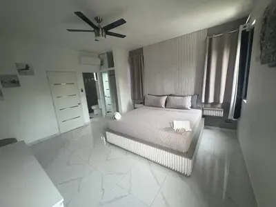 a bedroom with a bed and a ceiling fan at LEVEL suites in Sosúa