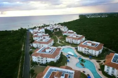 an aerial view of a resort next to the ocean at Loft short walk to the beach and restaurant in La Fragata