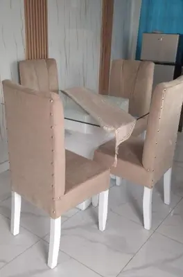 a glass dining table with two chairs and a glass table and two chairs at Apartamento de recreación vista al mar in Boca Chica